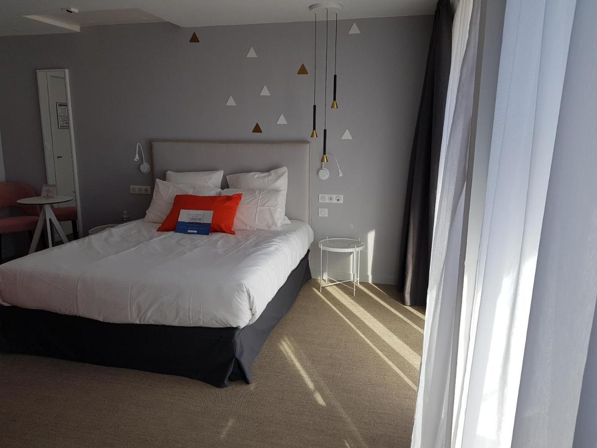 Kyriad Lyon Est - Saint Quentin Fallavier Exteriör bild