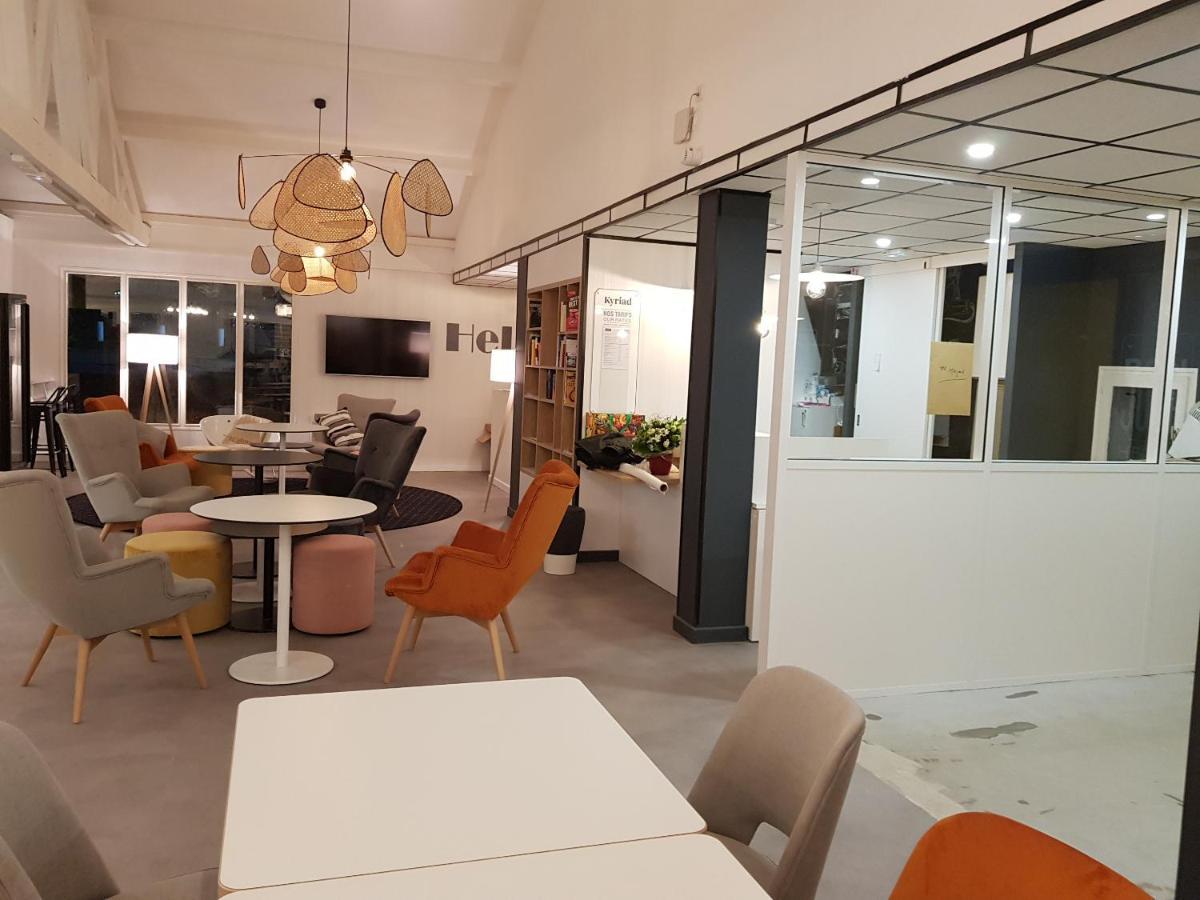 Kyriad Lyon Est - Saint Quentin Fallavier Exteriör bild