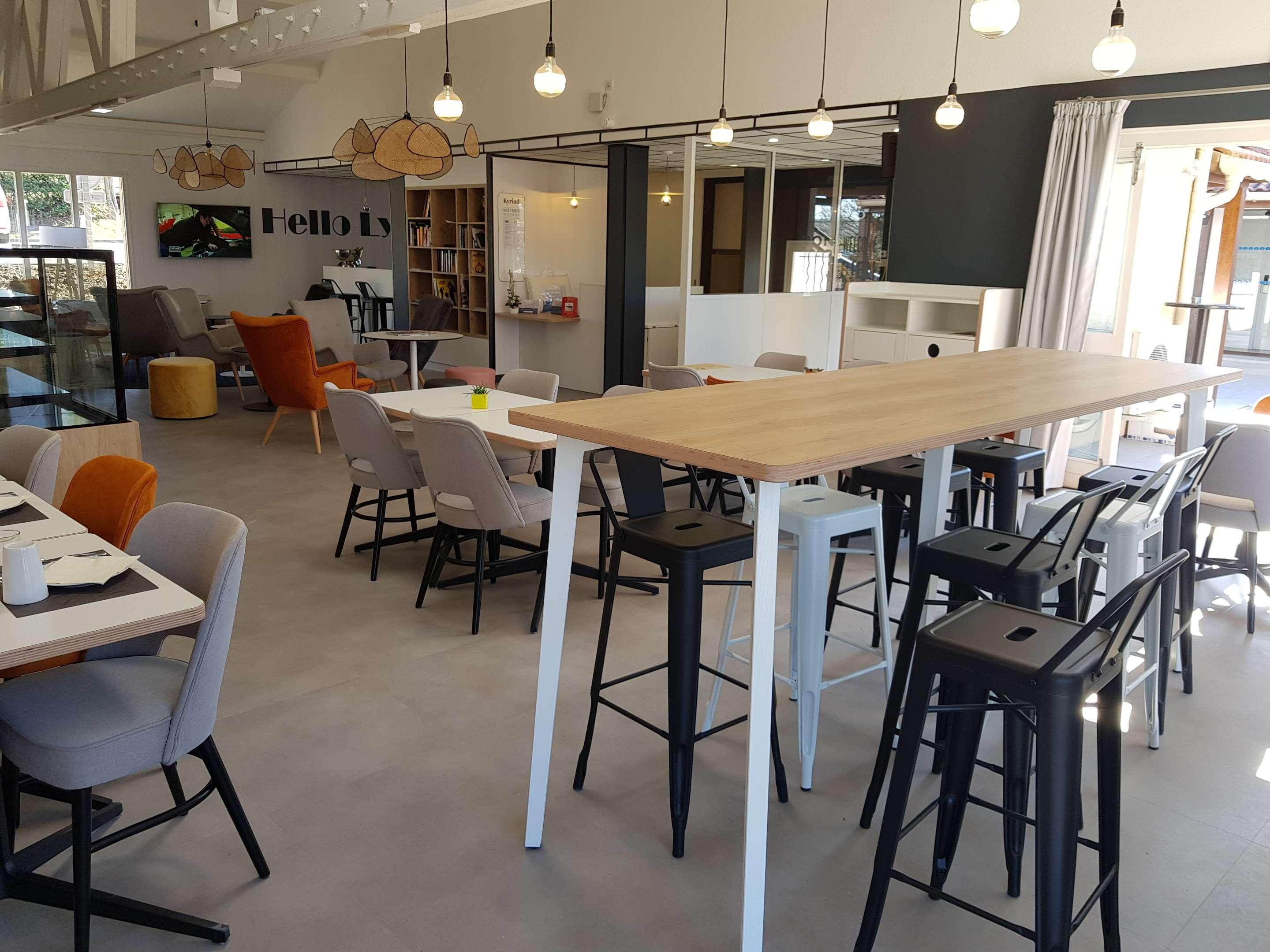 Kyriad Lyon Est - Saint Quentin Fallavier Exteriör bild